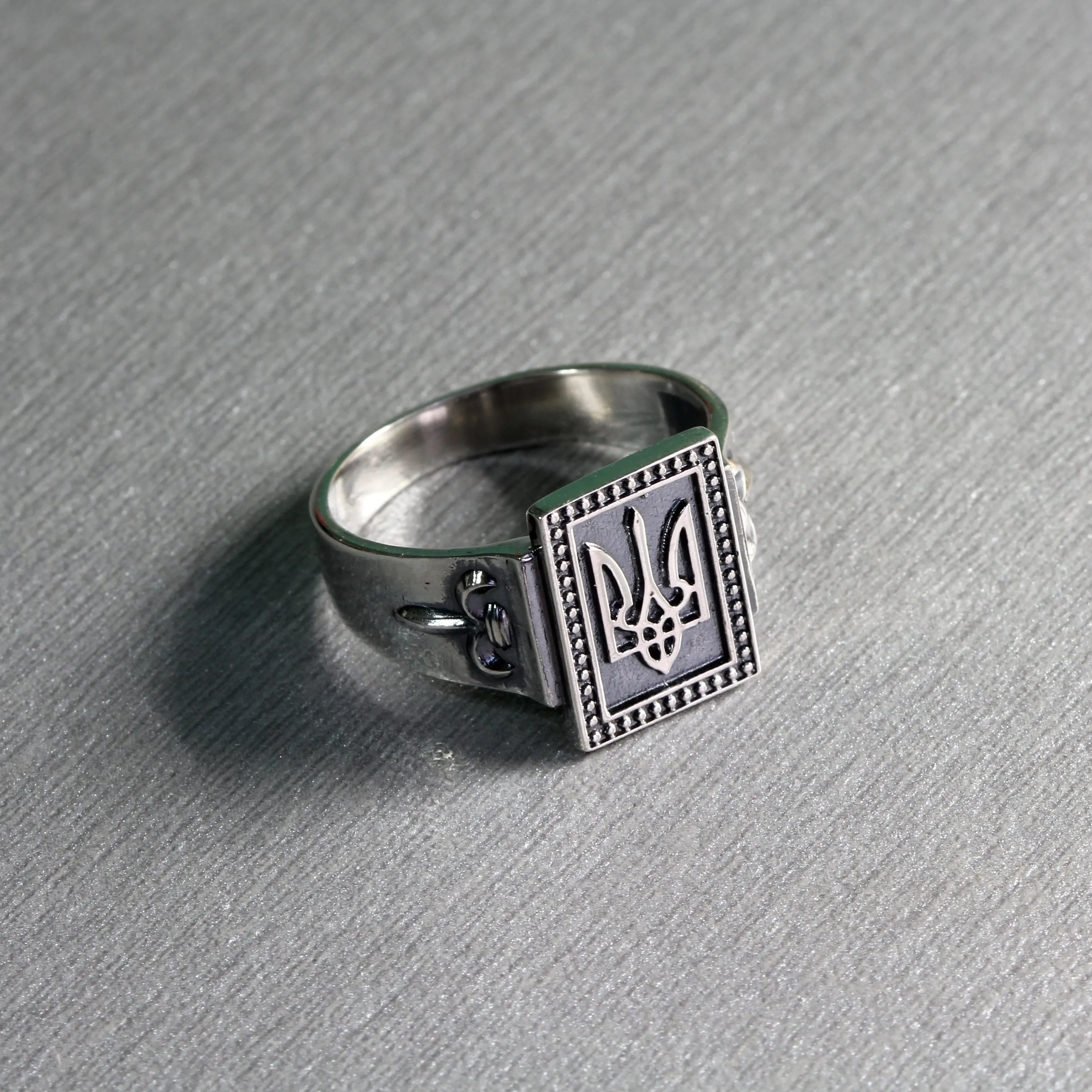 Ukrainian Trident Tryzub Symbol Rectangle Top Ring Signet